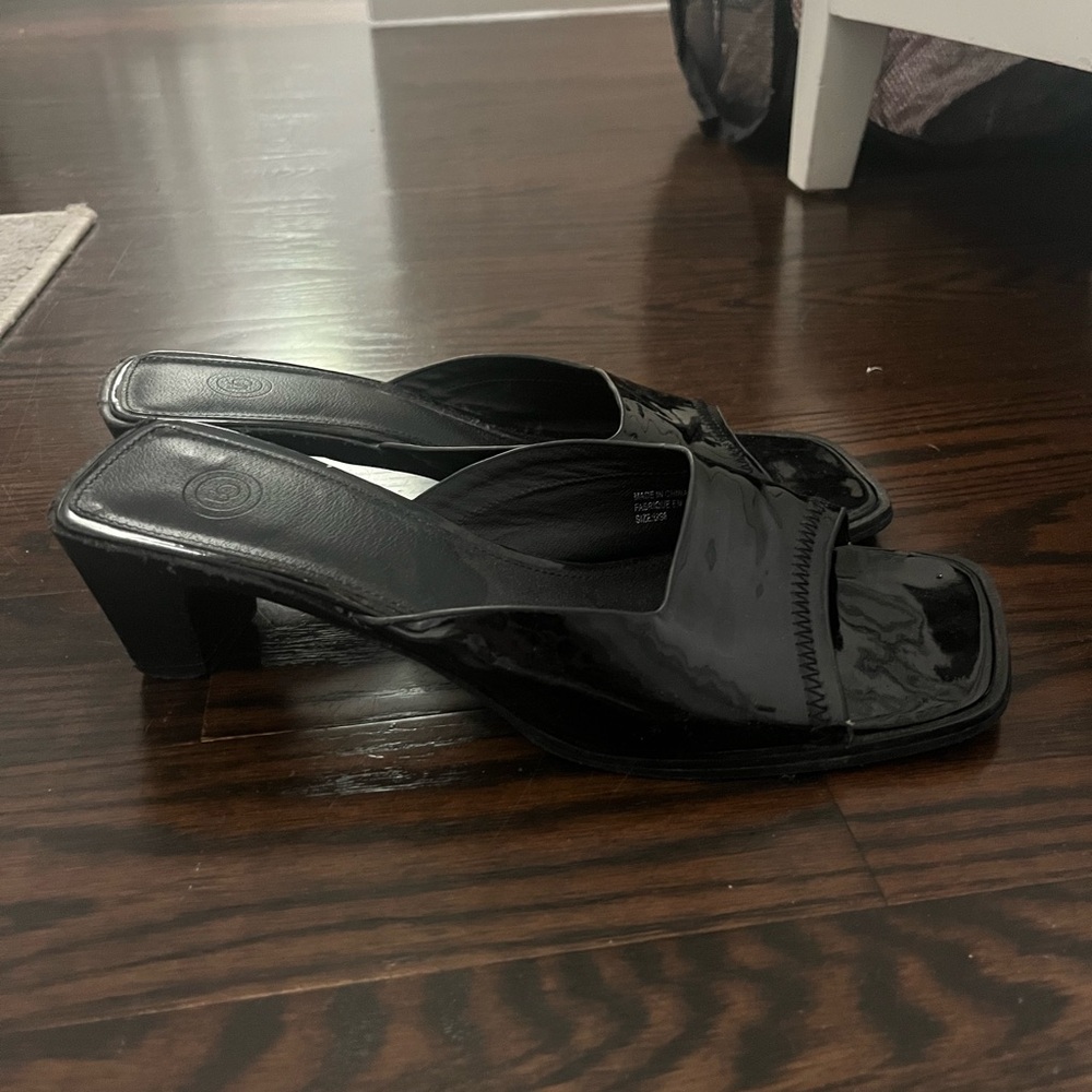 Black kitten HEELS SIZE 8